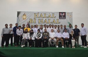 Kegiatan Halal Bihalal HIPNUSA dengan para pengusaha Nusantara yang saling berjabat tangan dan berdiskusi dalam suasana kebersamaan.