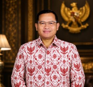 Ketua Umum Himpunan Pengusaha Nusantara memberikan motivasi tentang pentingnya semangat organisasi, kolaborasi pengusaha, dan membangun kesuksesan bersama untuk kemajuan ekonomi Indonesia.