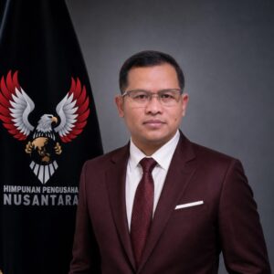 Aditya selaku Ketua Umum HIPNUSA bersama Ketua DPW DKI Teguh saat menyampaikan peran organisasi dan program gotong royong berbasis kolaborasi dalam webinar silaturahmi anggota HIPNUSA DPW DKI melalui Zoom Meeting.