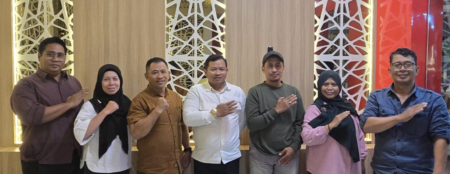 Ketua Umum HIPNUSA Aditya memaparkan konsep kolaborasi dan pentingnya membangun networking dalam diskusi santai di Jatiawringin pada 26 Juni 2026.