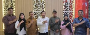 Ketua Umum HIPNUSA Aditya memaparkan konsep kolaborasi dan pentingnya membangun networking dalam diskusi santai di Jatiawringin pada 26 Juni 2026.