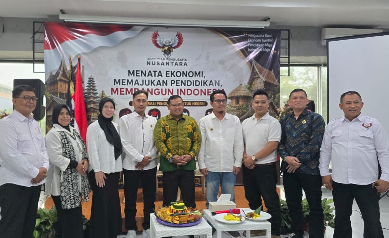 Ketua Umum HIPNUSA bersama peserta pada peluncuran Akademi Entrepreneur HIPNUSA dan Program Kolaborasi Masakan Nusantara, 31 Mei 2026, sebagai awal gerakan pembinaan pengusaha ultra mikro dan mikro menuju naik kelas.