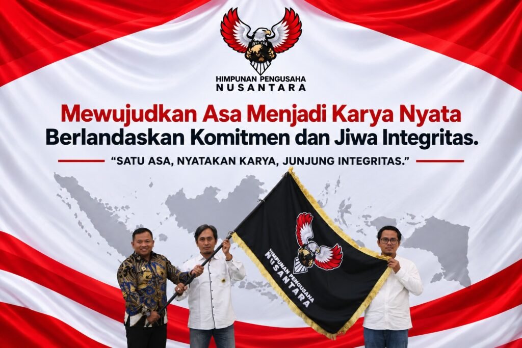Foto kegiatan Himpunan Pengusaha Nusantara bersama pengurus membawa bendera organisasi dalam semangat membangun pengusaha Indonesia